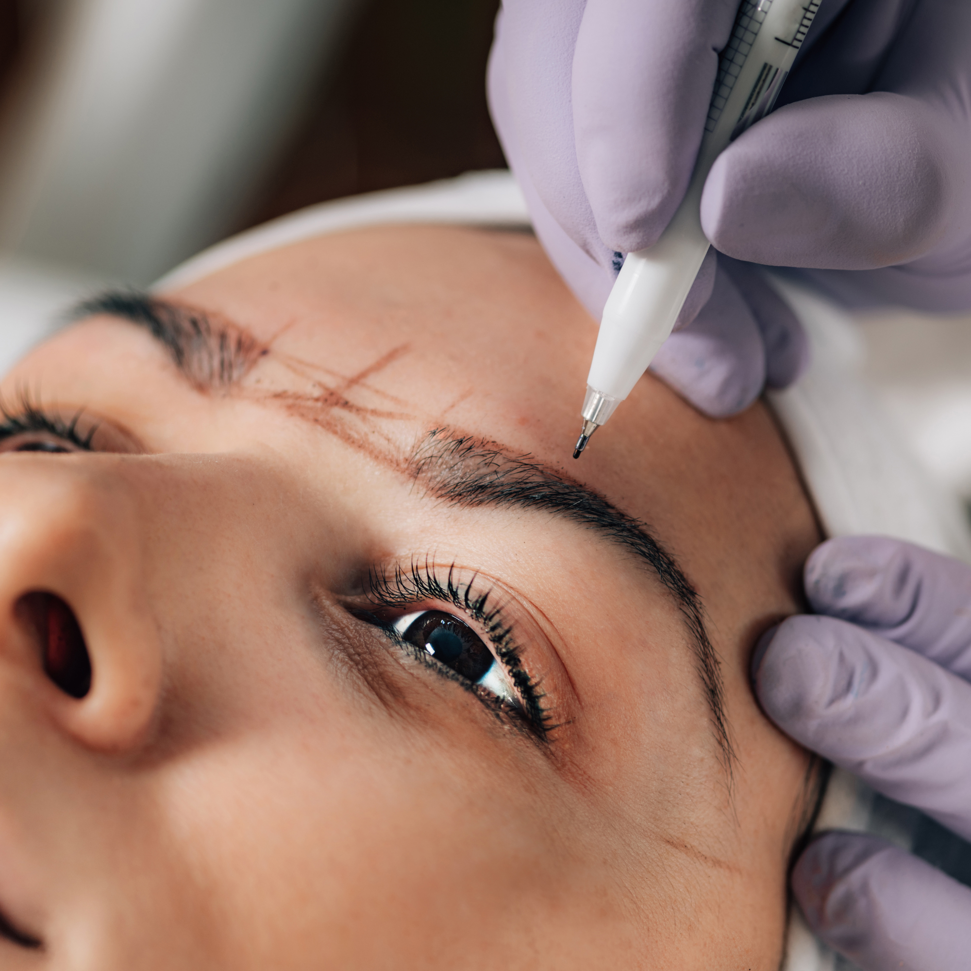 Eyebrow and eyelash tinting