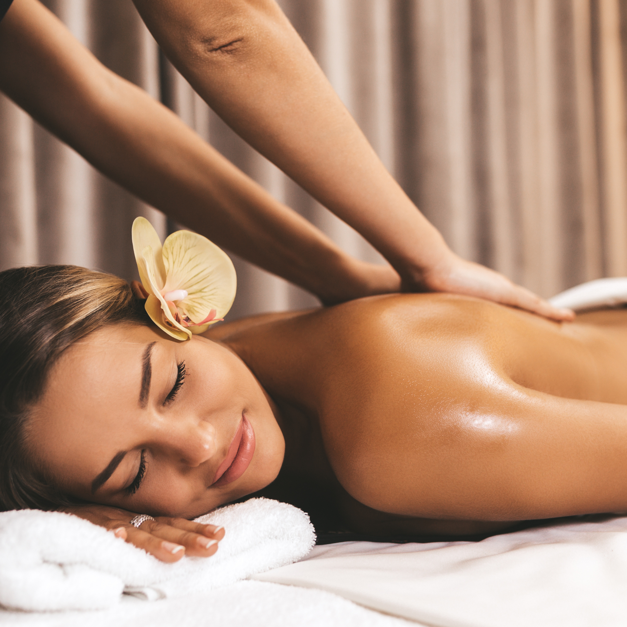 Relaxing back and shoulder massage