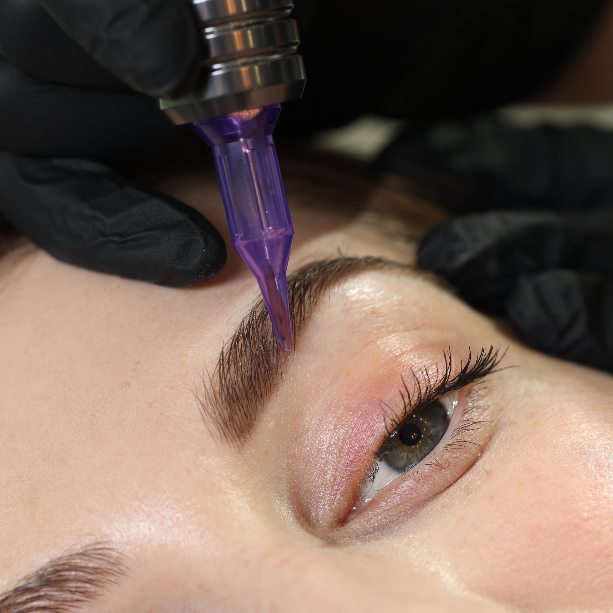 Permanent eyebrow makeup